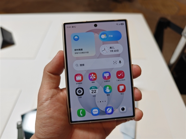 三星Galaxy Z Fold8真机图赏:安卓首款阔折叠 12999元