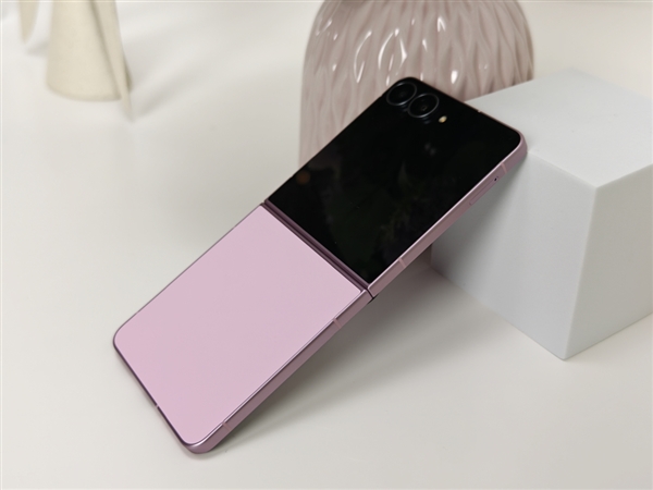 年度最强小折叠!三星Galaxy Z Flip8真机图赏:8999元起