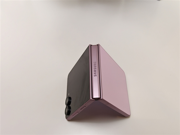 年度最强小折叠!三星Galaxy Z Flip8真机图赏:8999元起