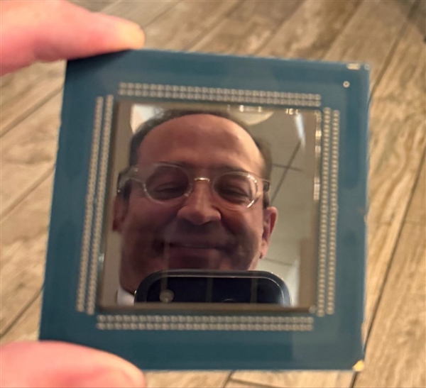 256核猛兽现身!AMD Zen6 EPYC Venice实物曝光:台积电2nm首发量产