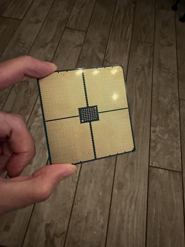 256核猛兽现身!AMD Zen6 EPYC Venice实物曝光:台积电2nm首发量产