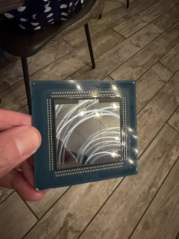 256核猛兽现身!AMD Zen6 EPYC Venice实物曝光:台积电2nm首发量产