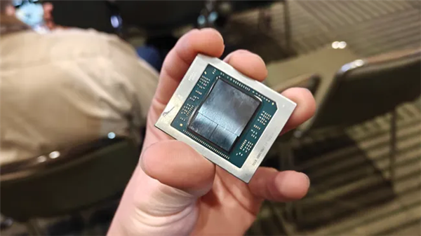 AMD全新X100系列芯片发布：16核Zen 5+10年寿命