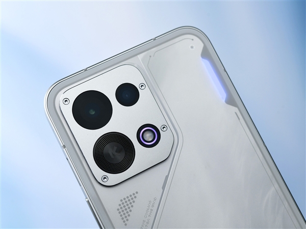 OPPO K15上手:主动散热+8000mAh电池 户外必备神器