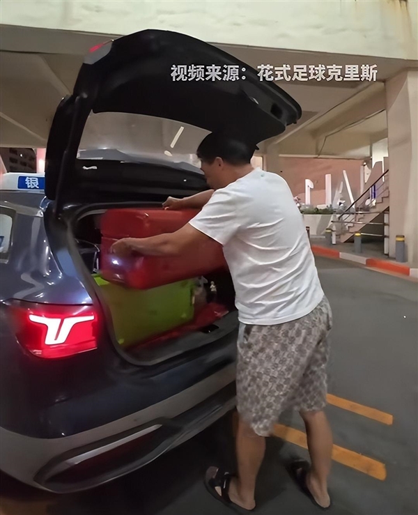 知名博主凌晨遭出租车抛客!司机为骗短途票编造故障:准营证被吊销仍在开