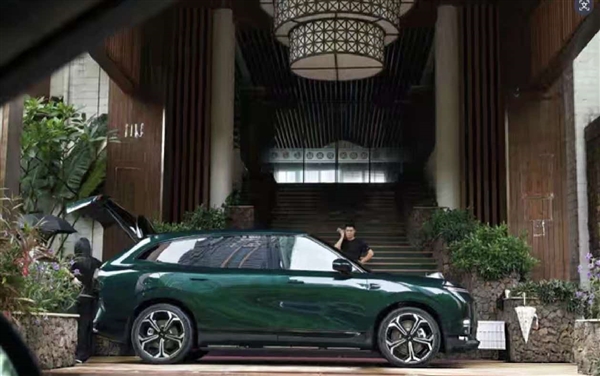 大五座SUV!小鹏G9L最新实车图曝光:翠绿配色+双层星环灯设计