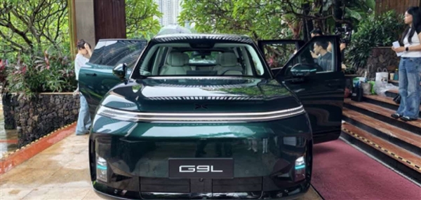 大五座SUV!小鹏G9L最新实车图曝光:翠绿配色+双层星环灯设计