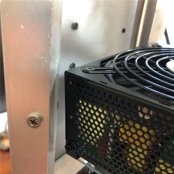 老外耗时整整4个月:造出一台土耳其烤肉架PC!转起来网速还更快