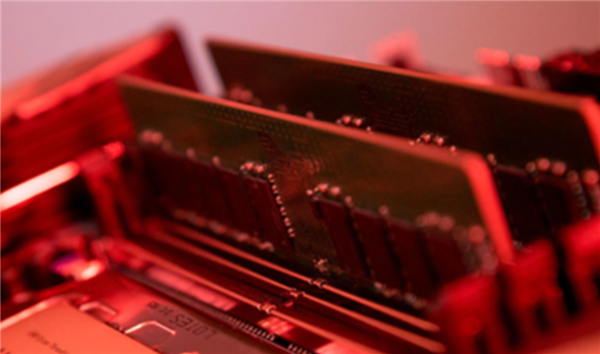 存储市场分化!2027年DRAM供给仍吃紧 NAND Flash供需松动