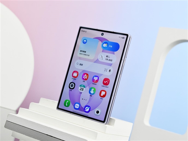 三星Galaxy Z Fold8上手：六年首次换形态 阔折叠体验大不一样