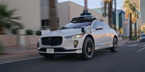 一片树叶都能逼停无人车!Waymo CEO炮轰纯视觉路线:只靠摄像头无法完全自动驾驶