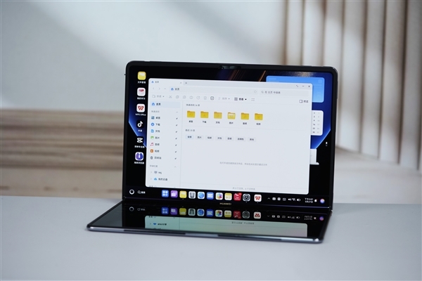 华为MateBook Fold折叠电脑小尺寸版Q4发布:自带外屏