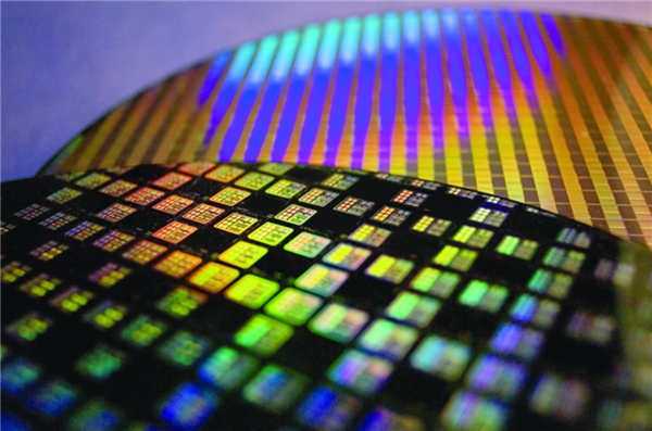英伟达、AMD争抢IC载板产能：长期供货合约延续至2028年