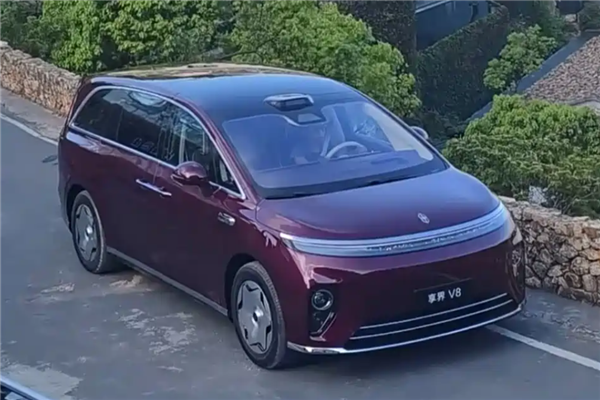 流线溜背设计！享界V8实车亮相：增程版最大续航339km