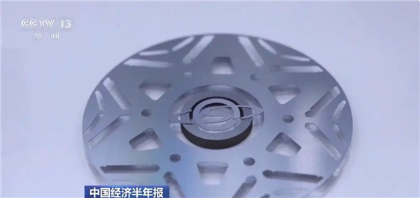 比A4纸还薄 能对折出钢铁版纸飞机!我国高端钢材突破 可用于手机、5G基站等