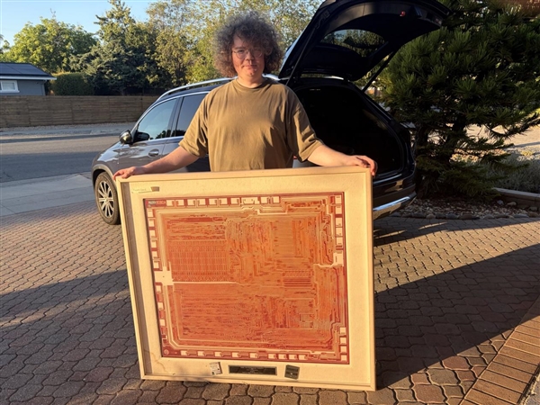 x86鼻祖真面目！Intel 8080原始掩模寻修复者：5000个晶体管全靠手工