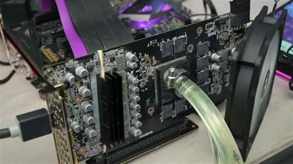 这才是真水冷!大神魔改RTX 2060浇水降温:GPU温度从70℃暴降到28℃