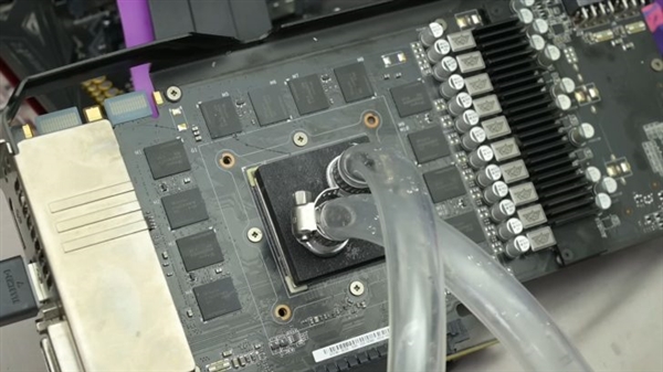 这才是真水冷!大神魔改RTX 2060浇水降温:GPU温度从70℃暴降到28℃