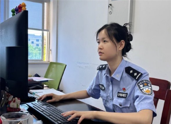 遇路人倒地飞奔救人！李斌：见义勇为的女警是我们的ES6用户