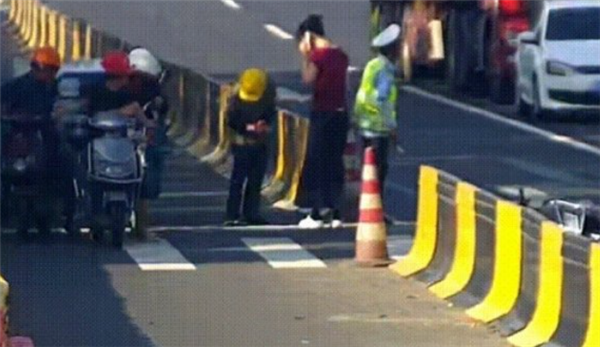 遇路人倒地飞奔救人！李斌：见义勇为的女警是我们的ES6用户