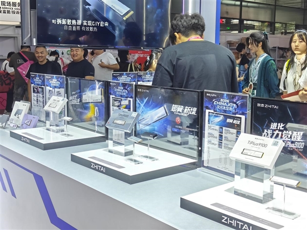 从550MB/s的SATA到14.9GB/s旗舰:ChinaJoy一个展台装下了长江存储全家档