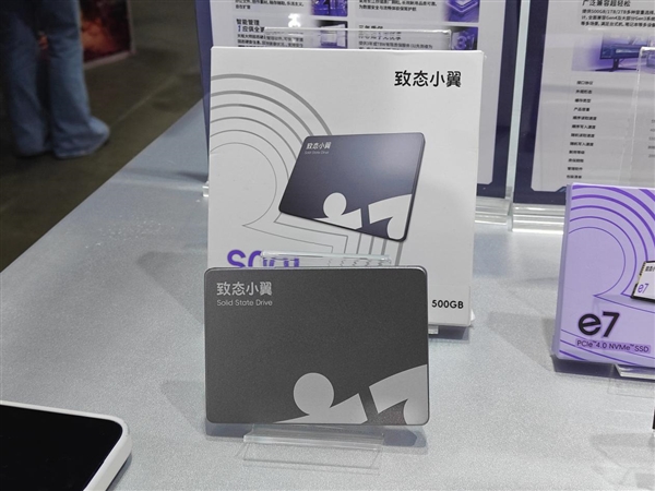 从550MB/s的SATA到14.9GB/s旗舰:ChinaJoy一个展台装下了长江存储全家档