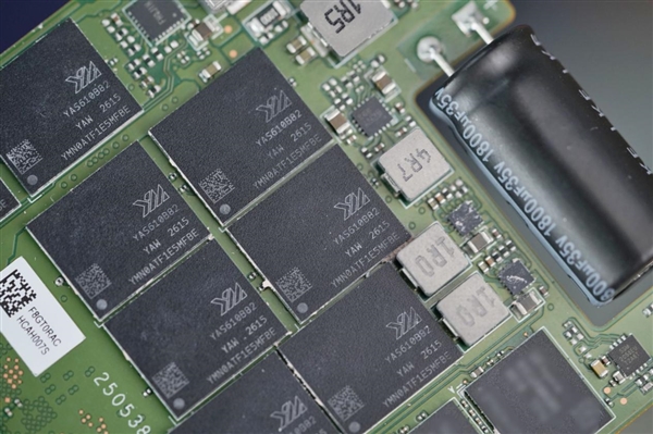 4K随机读写3300K IOPS、双重加密!长江存储PE511 12.8TB企业级SSD图赏