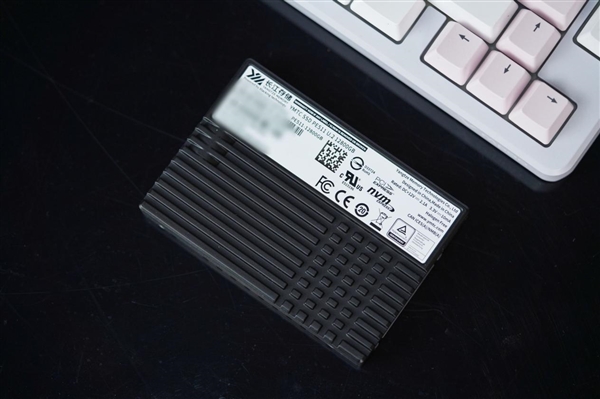 4K随机读写3300K IOPS、双重加密!长江存储PE511 12.8TB企业级SSD图赏
