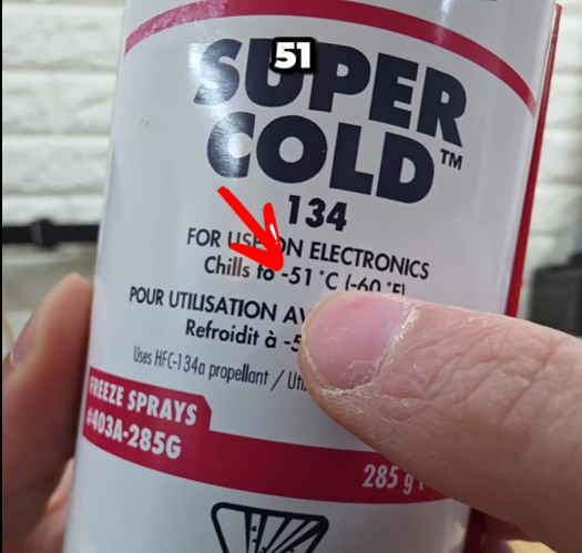 10秒骤降60°C!玩家用零下51°C冷冻喷雾给CPU降温:一喷瞬间起霜