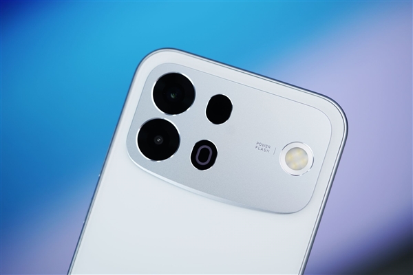 自带散热风扇、IP69防水！OPPO K15图赏