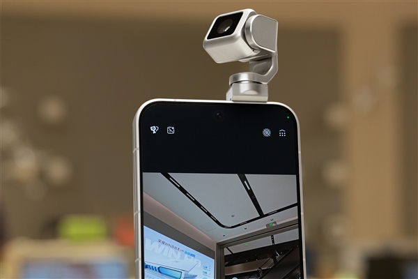 9999元供不应求！荣耀Robot Phone闪电售罄：有人一口气想要20台