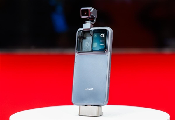 全球首款机器人手机卖9999元起 李健回应荣耀Robot Phone定价：成本压力很大