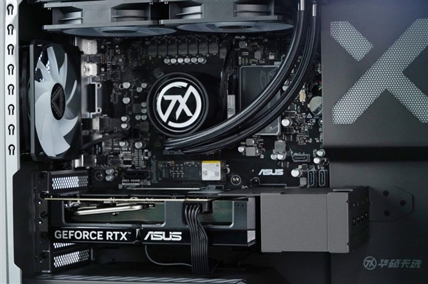 酷睿Ultra 9+RTX 5060 Ti 华硕天选7X台式机图赏