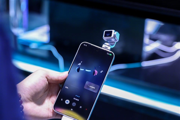 荣耀Robot Phone一机难求:黄牛加价5000元 罗巍要去拧螺丝了