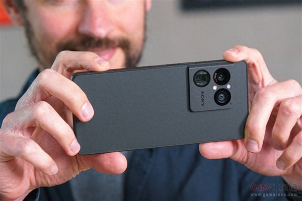 索尼:万元旗舰Xperia 1 VIII卖爆 SD存储卡槽+3.5毫米耳机孔是推力