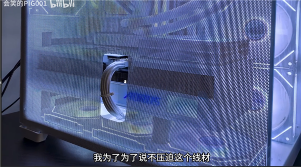 全程不超频、机箱专门开个洞：RTX 5090的16Pin接口还是烧了！