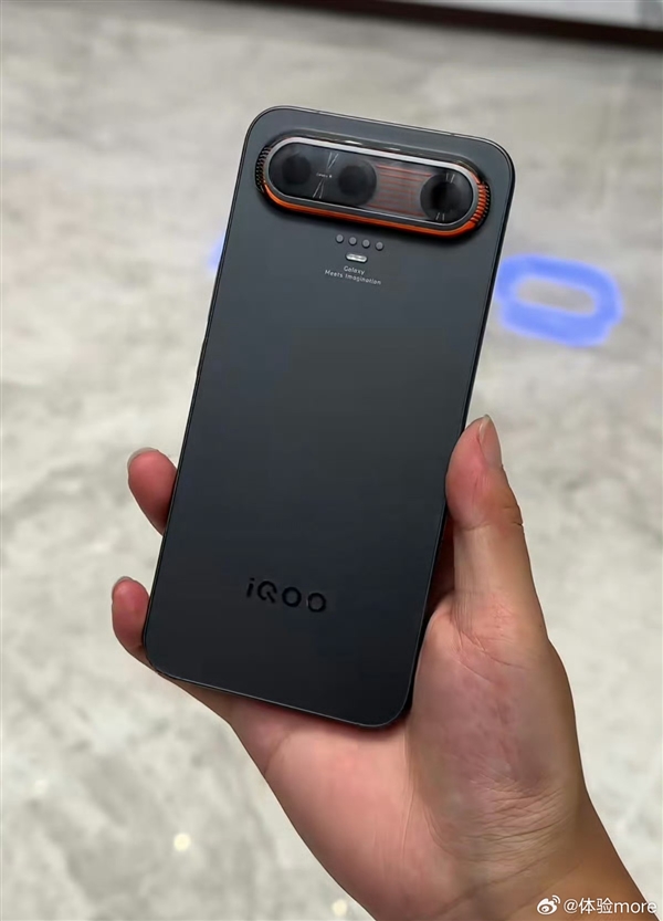 iQOO X十周年概念机亮相：骁龙8E10 Pro+15000mAh 性能党的梦想机