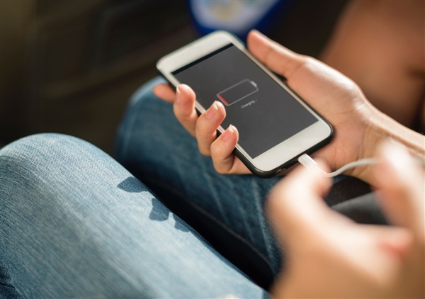iPhone除外！为何手机充电越来越快：荣耀OPPO等厂商给答案