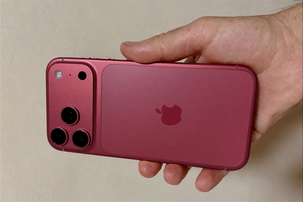 iPhone 18 Pro Max保护壳开箱上手:实测跟17 Pro Max完美适配
