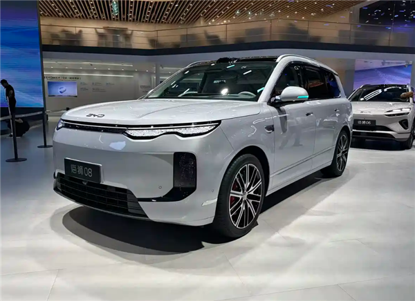 续航900km还配冰箱彩电沙发！比亚迪海狮08成都车展亮相