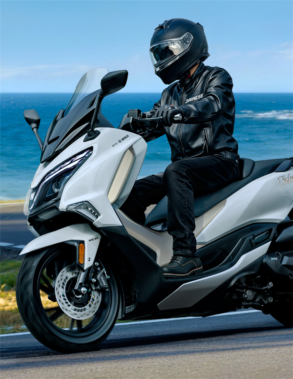极速138km/h！豪爵龙骨大踏板旅行者TVL350上市：28980元起