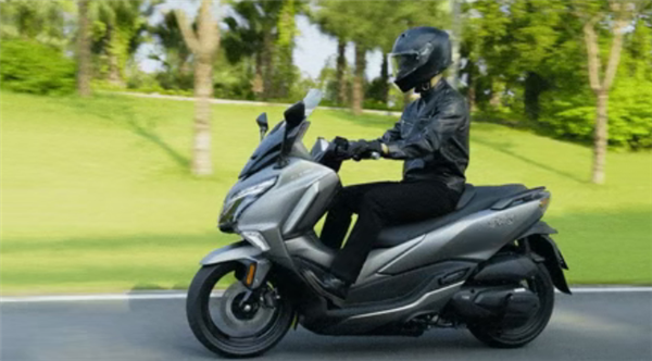 极速138km/h！豪爵龙骨大踏板旅行者TVL350上市：28980元起
