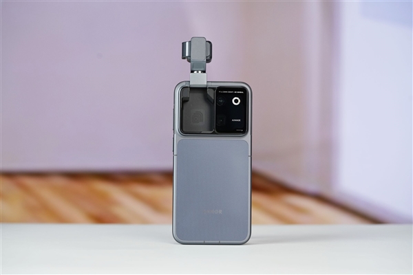 全球首款机器人手机登场！荣耀Robot Phone图赏 把机械云台做进机身
