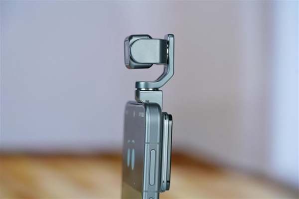 全球首款机器人手机登场！荣耀Robot Phone图赏 把机械云台做进机身