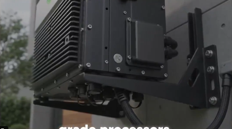 内置16颗顶级GPU！英伟达租墙挂算力中心：0元安装还能领分红