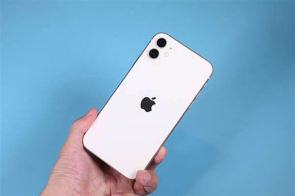 因为一部iPhone手机 印度一家三口坠崖身亡：网友感叹苹果有这么大魅力吗