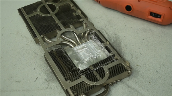 硬核博主用双塔CPU散热器改装GTX 1080 Ti:温度最高降低32℃