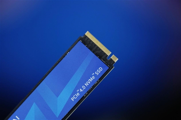 随机写入速度翻倍!长江存储致态Ti600s 2TB SSD图赏