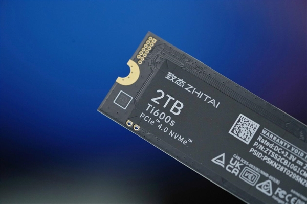 随机写入速度翻倍!长江存储致态Ti600s 2TB SSD图赏