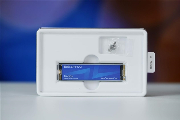 随机写入速度翻倍!长江存储致态Ti600s 2TB SSD图赏